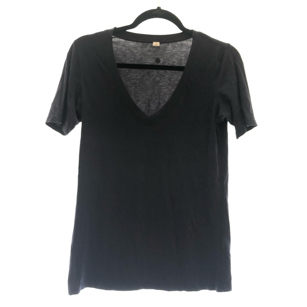Lululemon size 4 v neck t shirt dark blue